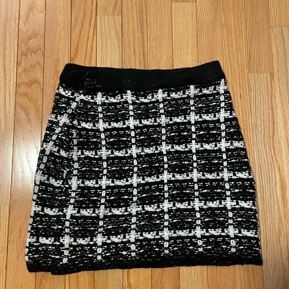 Nwt She + Sky Knitted Black and White Skirt Size Medium - Picture 1 of 6